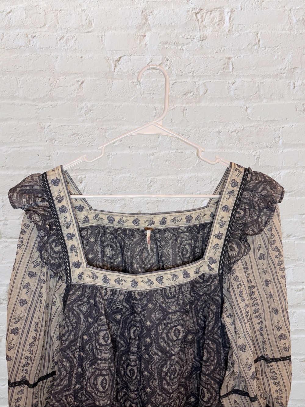 NWT Free People Mostly Meadow Blouse Ivory Combo Balloon Sleeve Cotton Large - Picture 5 of 8